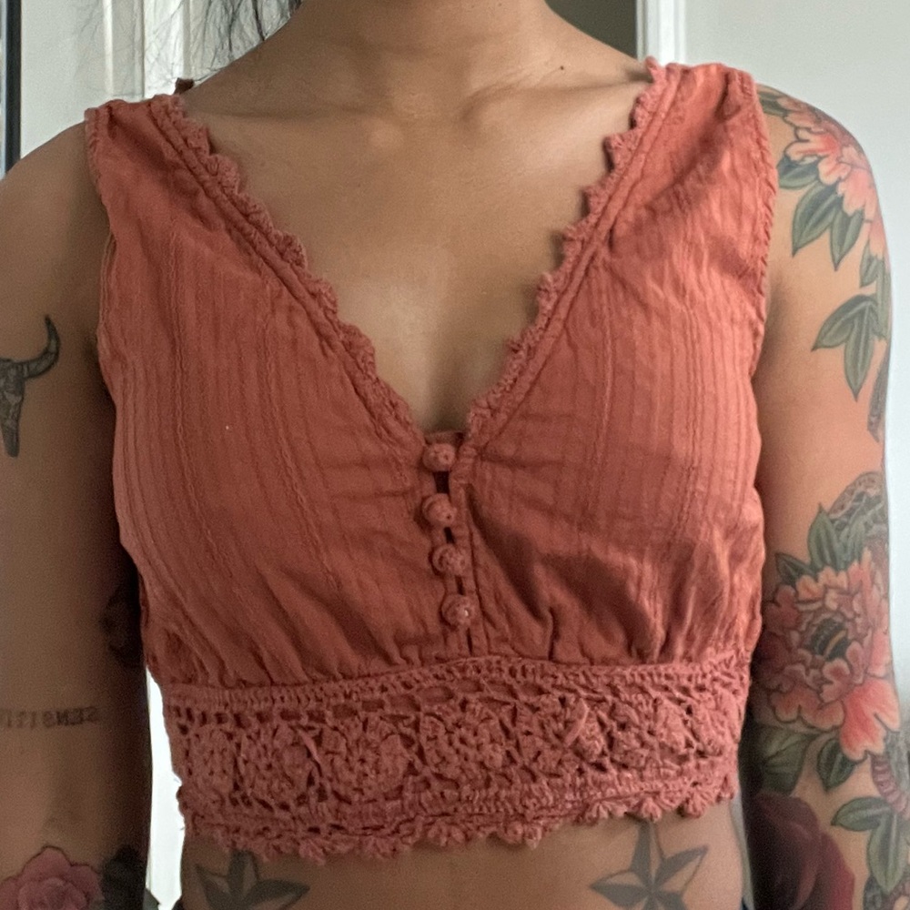 American Eagle, knit detail, crop top.